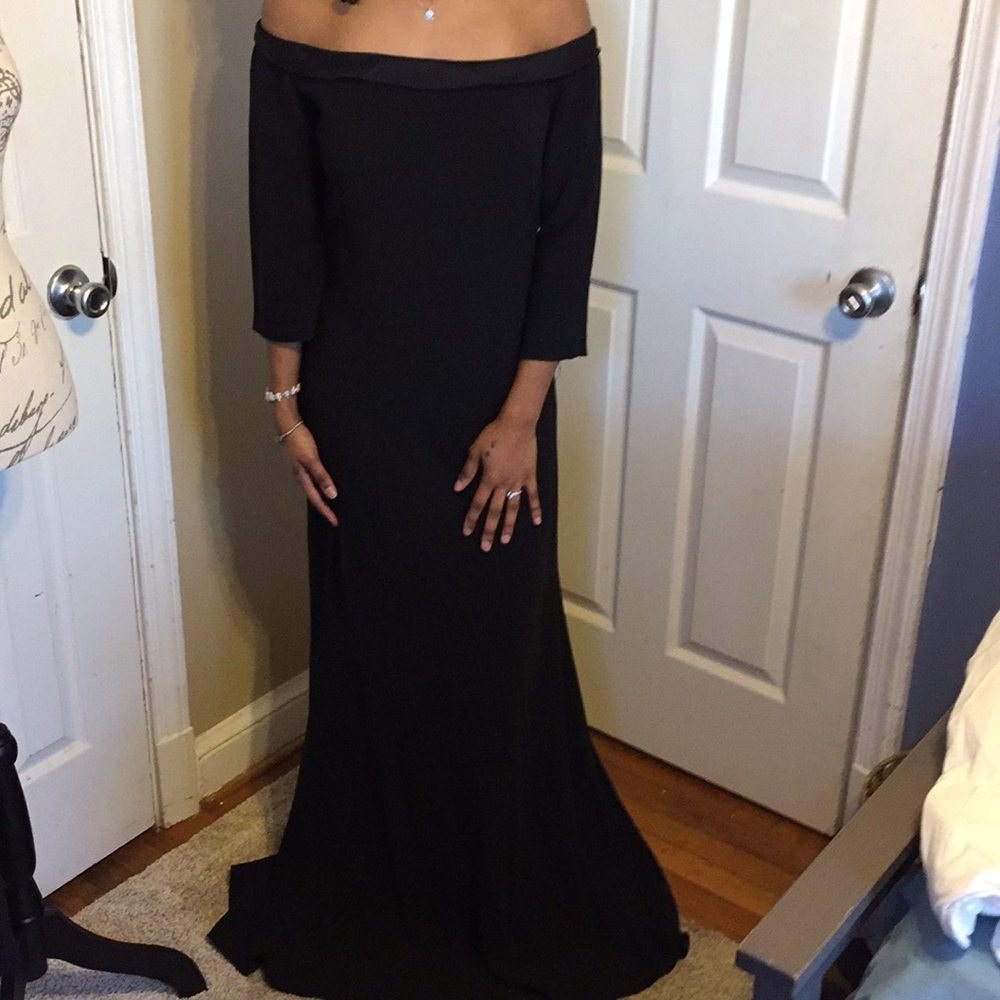Elie Tahari fishtail Off the shoulder gown